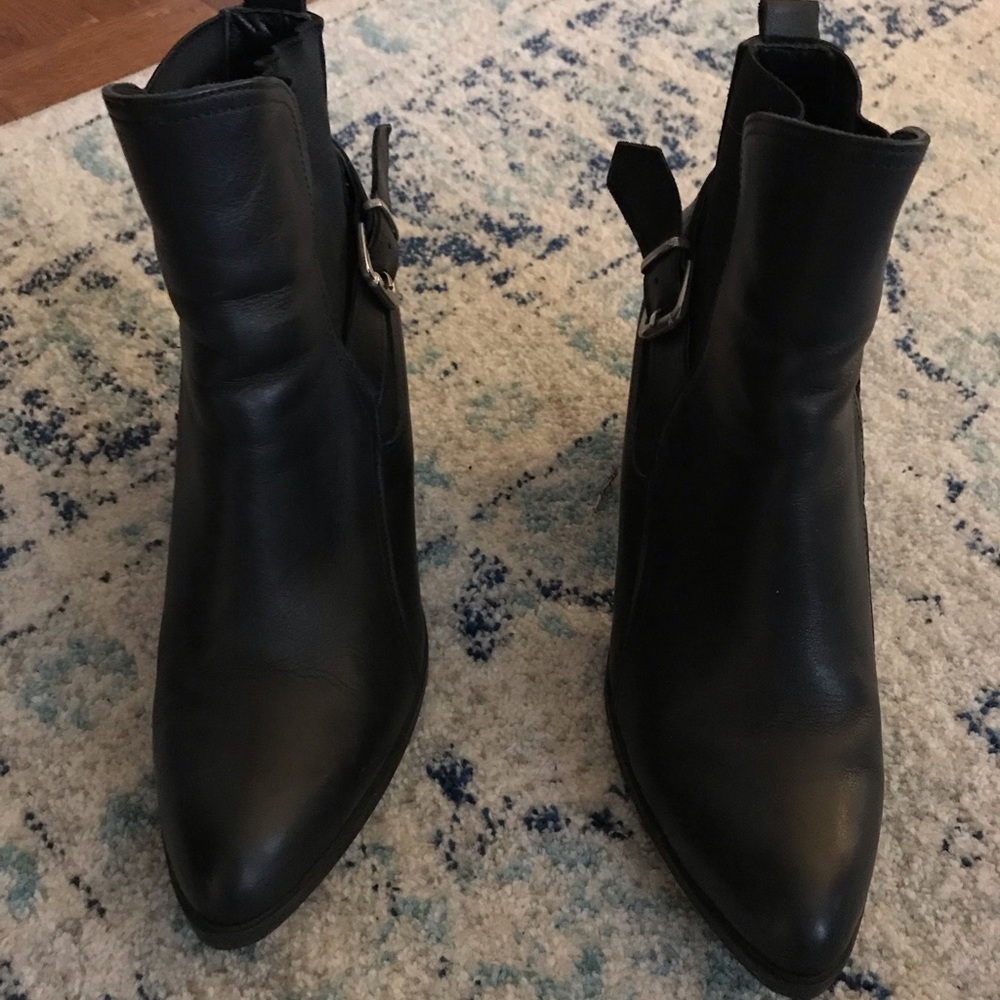 Hotic Black ankle booties.